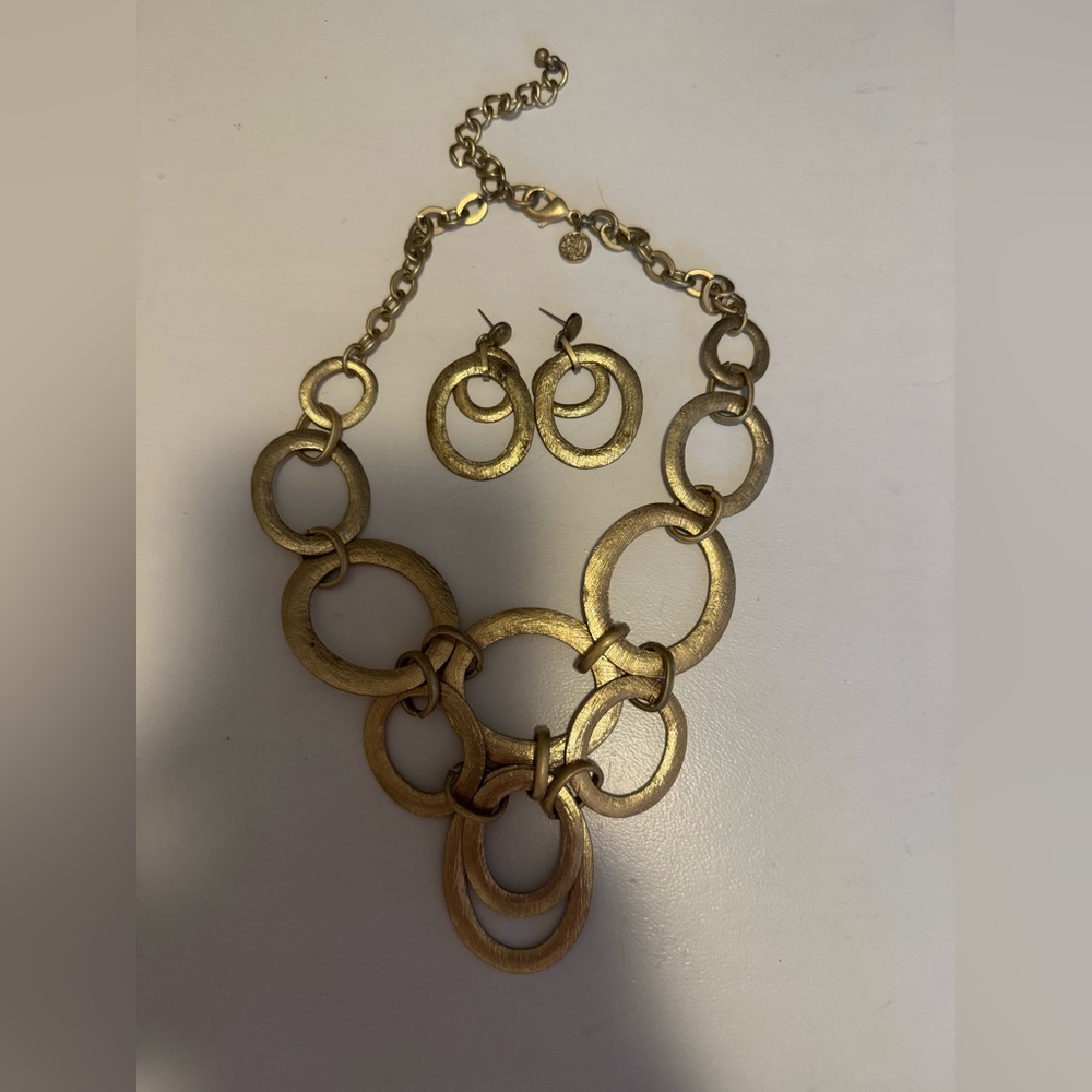 Elegant Lilly Pulitzer Gold-Tone Necklace and Earring Set